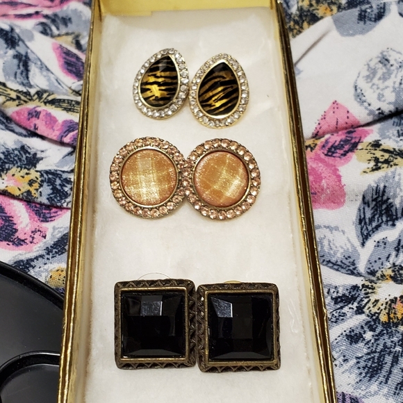 Jewelry - 🔥4×20 sale🔥3 pairs of vintage earrings
